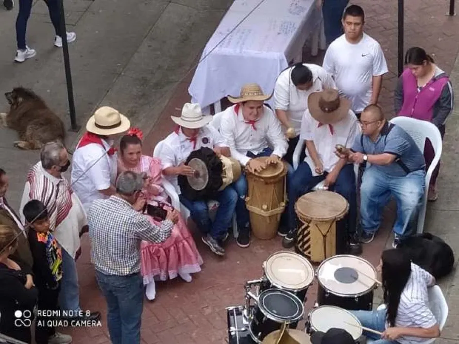 Son de Amor llena de alegría a los neiranos con sus interpretaciones en eventos culturales. La idea es fomentar la inclusión en procesos sociales de las personas en condición de discapacidad. Son de Amor llena de alegría a los neiranos con sus interpretaciones en eventos culturales. La idea es fomentar la inclusión en procesos sociales de las personas en condición de discapacidad.