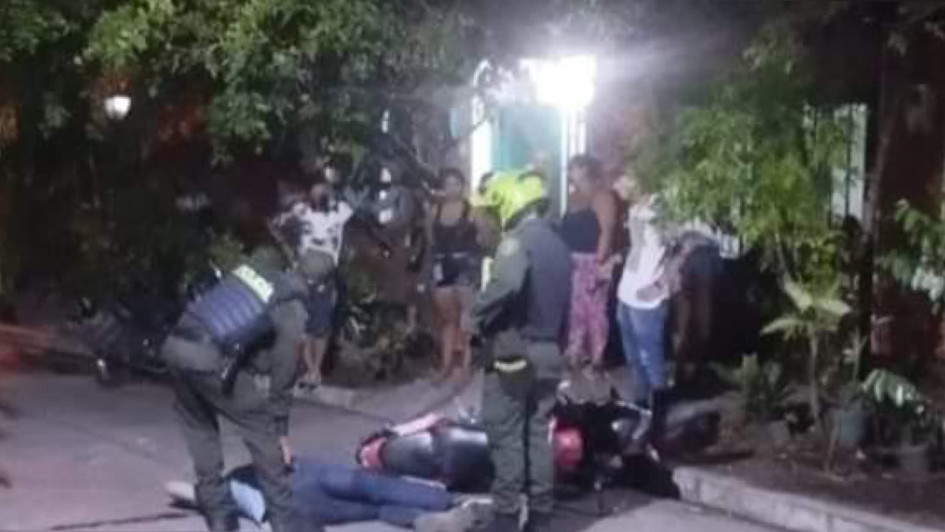 Leandro Sánchez, aspirante a la corporación de municipio a la vera del río Magdalena, estaba avalado por el partido Creemos. Dos hombres le dispararon hasta matarlo. Leandro Sánchez, aspirante a la corporación de municipio a la vera del río Magdalena, estaba avalado por el partido Creemos. Dos hombres le dispararon hasta matarlo.