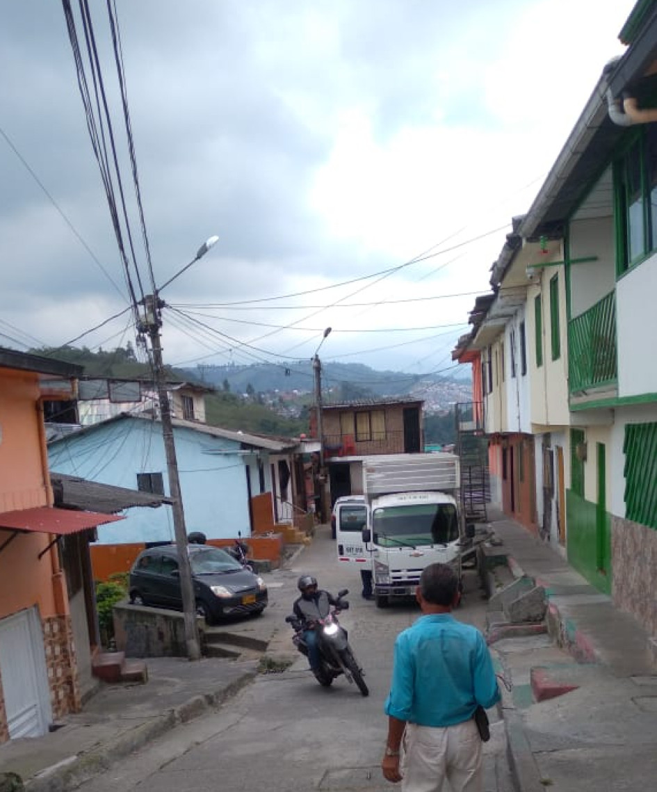 Fotos | Cortesía | LA PATRIA Retiraron cables, que no funcionaban, de los postes del barrio Galán en Manizales. Fotos | Cortesía | LA PATRIA Retiraron cables, que no funcionaban, de los postes del barrio Galán en Manizales.