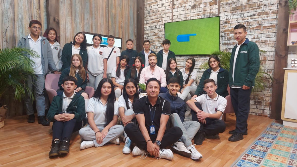 El grupo de estudiantes que visitó Telecafé. El grupo de estudiantes que visitó Telecafé.