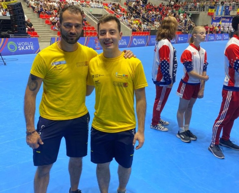 Gerónimo Gallo Pineda (derecha), el patinador artístico que competirá hoy en el Mundial de Ibagué. Lo acompaña Mauricio Jaramillo, su técnico. Gerónimo Gallo Pineda (derecha), el patinador artístico que competirá hoy en el Mundial de Ibagué. Lo acompaña Mauricio Jaramillo, su técnico.
