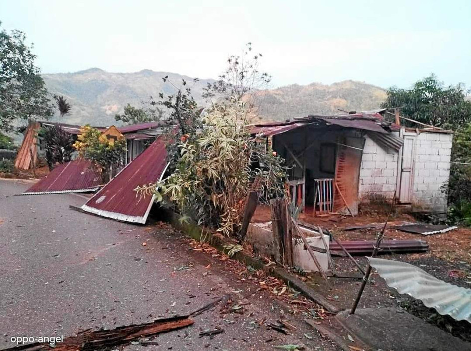 Foto | Cortesía Secretaría de Medio Ambiente de Caldas | LA PATRIA El fuerte aguacero con caída de granizo que se se presentó el viernes en Samaná rompió algunas tejas de las viviendas y el vendaval destechó otras por completo. Foto | Cortesía Secretaría de Medio Ambiente de Caldas | LA PATRIA El fuerte aguacero con caída de granizo que se se presentó el viernes en Samaná rompió algunas tejas de las viviendas y el vendaval destechó otras por completo.