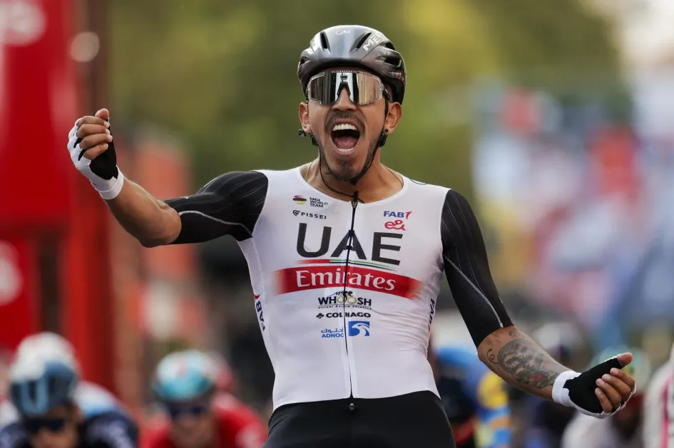 El colombiano Juan Sebastian Molano del UAE Team Emirates se impone venccedor de la 12ª etapa de la Vuelta Ciclista a España 2023, que se disputa este jueves entre Ólvega y Zaragoza, de 151 km de recorrido. El colombiano Juan Sebastian Molano del UAE Team Emirates se impone venccedor de la 12ª etapa de la Vuelta Ciclista a España 2023, que se disputa este jueves entre Ólvega y Zaragoza, de 151 km de recorrido.