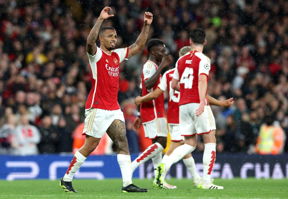 El delantero brasileño Gabriel Jesús (izquierda) celebra uno de los cuatro goles que le marcó el Arsenal al PSV Eindhoven. El conjunto londinense regresó con todo el ímpetu a la UEFA Champions League tras seis años de ausencia. El delantero brasileño Gabriel Jesús (izquierda) celebra uno de los cuatro goles que le marcó el Arsenal al PSV Eindhoven. El conjunto londinense regresó con todo el ímpetu a la UEFA Champions League tras seis años de ausencia.