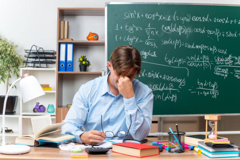 El estrés y el agotamiento de los docentes, por la carga laboral, impacta en su salud mental. El estrés y el agotamiento de los docentes, por la carga laboral, impacta en su salud mental.
