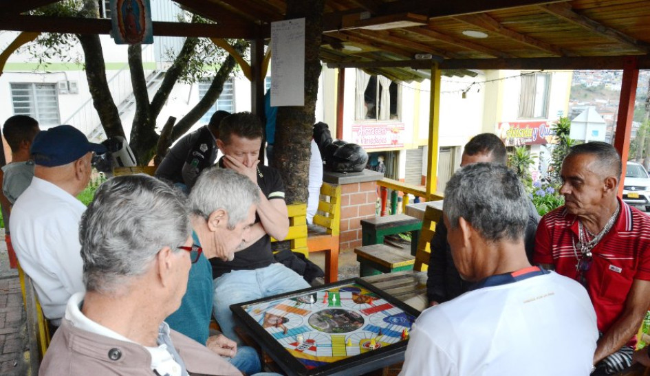 Así son los tertuliaderos de barrio en Manizales Así son los tertuliaderos de barrio en Manizales