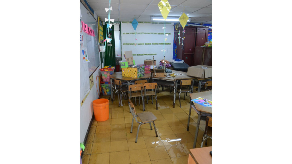 Tres aulas del colegio Estambul se encuentran afectadas por filtración de agua. Tres aulas del colegio Estambul se encuentran afectadas por filtración de agua.