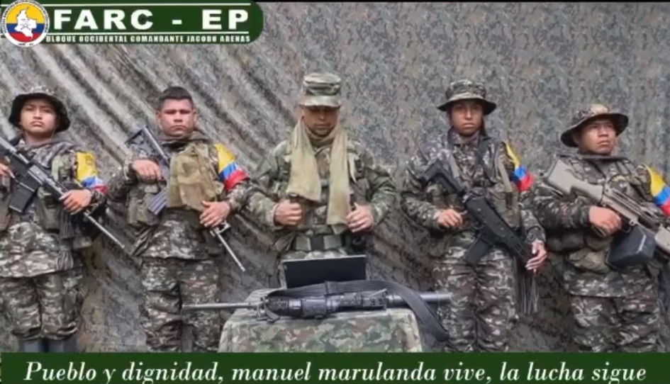 Mediante un video, el frente Jaime Martínez del Estado Mayor Central anunció la medida de cese al fuego unilateral. Mediante un video, el frente Jaime Martínez del Estado Mayor Central anunció la medida de cese al fuego unilateral.