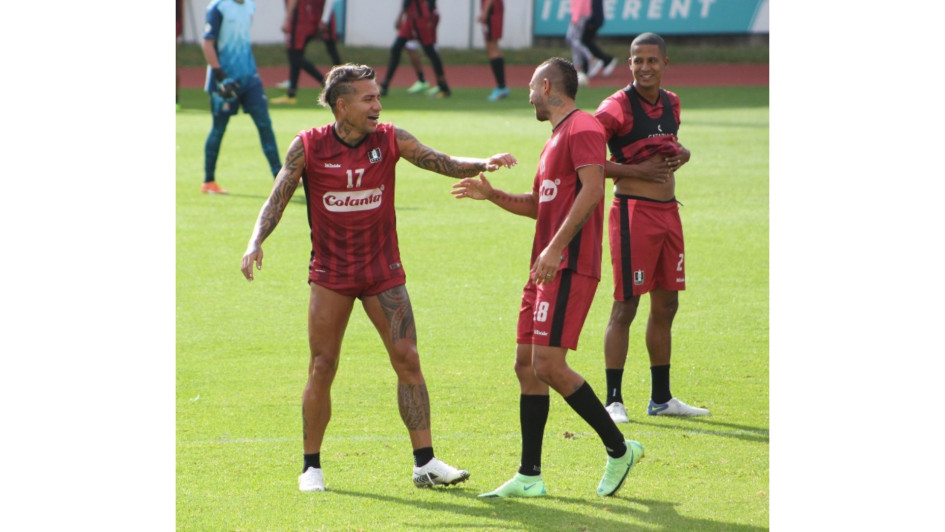 Dayro Moreno (izquierda en la foto) buscará seguir ampliando su racha goleadora ante La Equidad. Actualmente está a 11 goles de igualar a otro ídolo blanco, Sergio Galván, como máximo goleador histórico del Fútbol Profesional Colombiano.Dayro Moreno (izquierda en la foto) buscará seguir ampliando su racha goleadora ante La Equidad. Actualmente está a 11 goles de igualar a otro ídolo blanco, Sergio Galván, como máximo goleador histórico del Fútbol Profesional Colombiano. Dayro Moreno (izquierda en la foto) buscará seguir ampliando su racha goleadora ante La Equidad. Actualmente está a 11 goles de igualar a otro ídolo blanco, Sergio Galván, como máximo goleador histórico del Fútbol Profesional Colombiano.