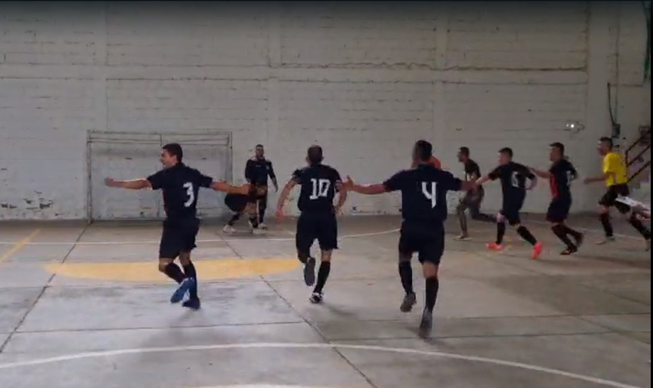 Los chinchinenses empataron 3-3 a Salamina y los vencieron 3-2 en los cobros desde el punto penal. Los chinchinenses empataron 3-3 a Salamina y los vencieron 3-2 en los cobros desde el punto penal.