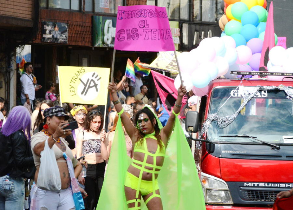 Durante la celebración del Día del Orgullo Gay los asistentes exigieron al Estado la aprobación de la Ley Integral Trans.