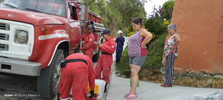 Los bomberos han ayudado con el suministro de agua en los corregimientos de San Bartolomé y Castilla. Los bomberos han ayudado con el suministro de agua en los corregimientos de San Bartolomé y Castilla.