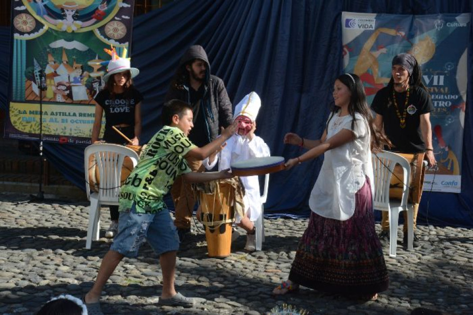 La I.E. Jose Antonio Galán rural sede E fue la encargada de abrir el Festival Intercolegiado con la obra Domitilo el rey de la rumba. Su director fue Luis Solarte. La I.E. Jose Antonio Galán rural sede E fue la encargada de abrir el Festival Intercolegiado con la obra Domitilo el rey de la rumba. Su director fue Luis Solarte.