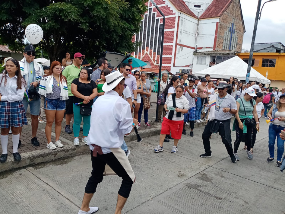 En Palestina se gozaron la segunda parada del Festival Departamental de Bandas, en su edición 40. Los colegios de cinco municipios de Caldas llevaron a Palestina sus delegaciones y a sus mejores músicos infantiles. En Palestina se gozaron la segunda parada del Festival Departamental de Bandas, en su edición 40. Los colegios de cinco municipios de Caldas llevaron a Palestina sus delegaciones y a sus mejores músicos infantiles.