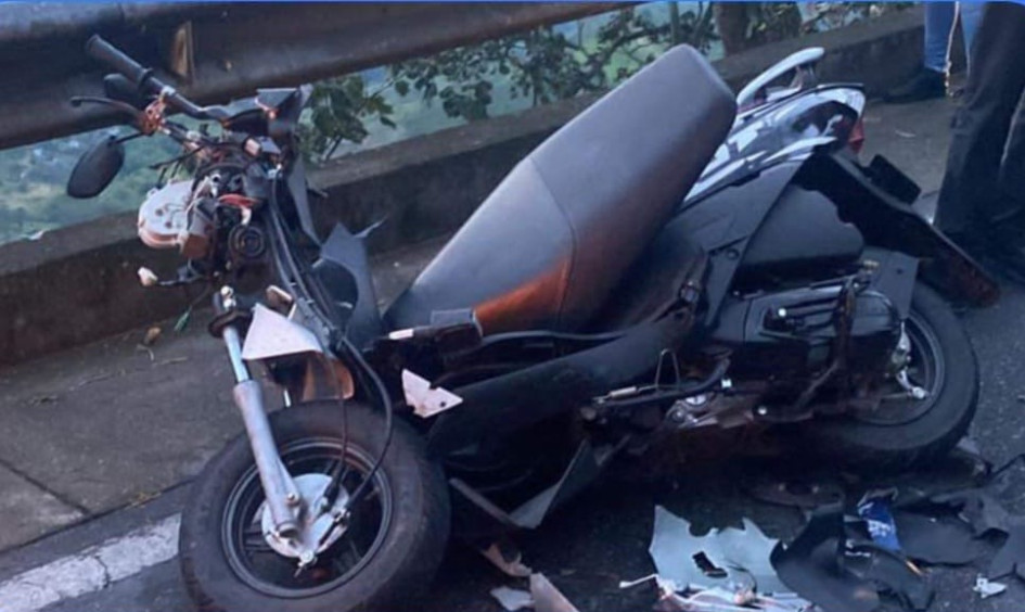 En el accidente cerca de la entrada a la vereda Caselata, en la vía Manizales - Chinchiná, resultaron heridas dos personas. En el accidente cerca de la entrada a la vereda Caselata, en la vía Manizales - Chinchiná, resultaron heridas dos personas.