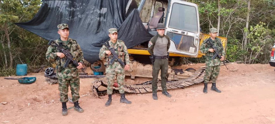 El Ejército y la Policía incautaron maquinaria y elementos con los que se realizaba explotación ilícita de yacimientos mineros en Norcasia. El Ejército y la Policía incautaron maquinaria y elementos con los que se realizaba explotación ilícita de yacimientos mineros en Norcasia.