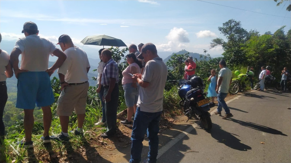El accidente de tránsito ocurrió en la mañana de este 13 de septiembre. Hubo al parecer 7 personas heridas. Néstor Antonio Castaño Calvo, el fallecido. El accidente de tránsito ocurrió en la mañana de este 13 de septiembre. Hubo al parecer 7 personas heridas. Néstor Antonio Castaño Calvo, el fallecido.
