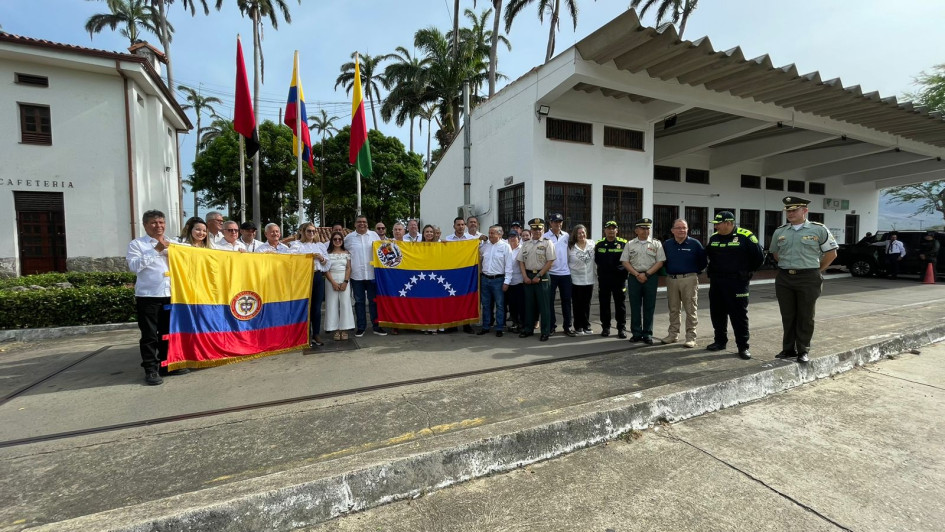 Foto | Cortesía | LA PATRIA Líderes gremiales y autoridades de Colombia y Venezuela celebraron, el 26 de septiembre pasado, que se cumplió un año de la reapertura de la frontera. El evento fue en el Centro de Nacional de Atención en Frontera (Cenaf). Foto | Cortesía | LA PATRIA Líderes gremiales y autoridades de Colombia y Venezuela celebraron, el 26 de septiembre pasado, que se cumplió un año de la reapertura de la frontera. El evento fue en el Centro de Nacional de Atención en Frontera (Cenaf).