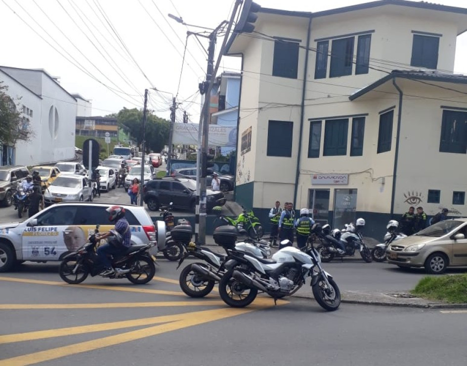 La agresión ocurrió cuando la funcionaria le exigió los documentos al motociclista. La agresión ocurrió cuando la funcionaria le exigió los documentos al motociclista.
