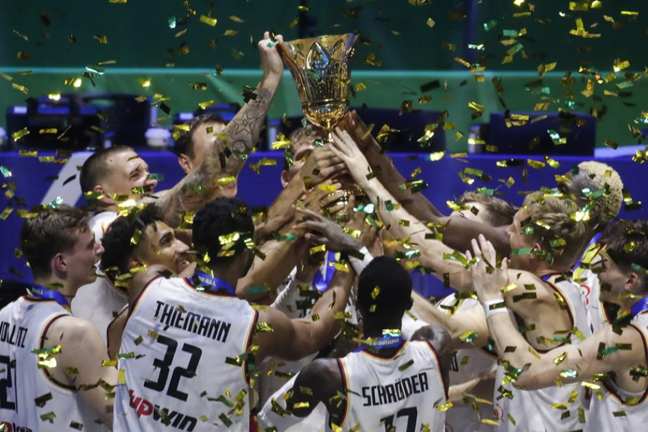 Jugadores de Alemania celebran su triunfo como campeones del mundo en baloncesto. Jugadores de Alemania celebran su triunfo como campeones del mundo en baloncesto.