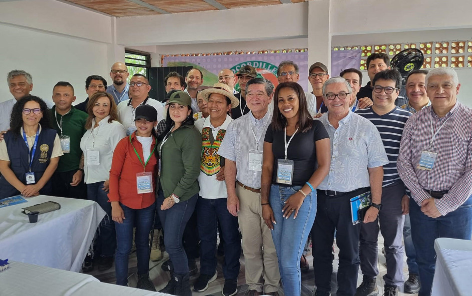Este sábado se dio la reunión entre delegaciones de paz del Gobierno nacional y el Estado Mayor Central de las Farc en Suárez (Cauca). Este sábado se dio la reunión entre delegaciones de paz del Gobierno nacional y el Estado Mayor Central de las Farc en Suárez (Cauca).