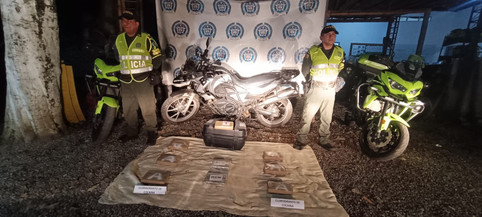 El motociclista huyó, pero en un plan candado lograron decomisar la carga y la moto en la que se movilizaba. El motociclista huyó, pero en un plan candado lograron decomisar la carga y la moto en la que se movilizaba.