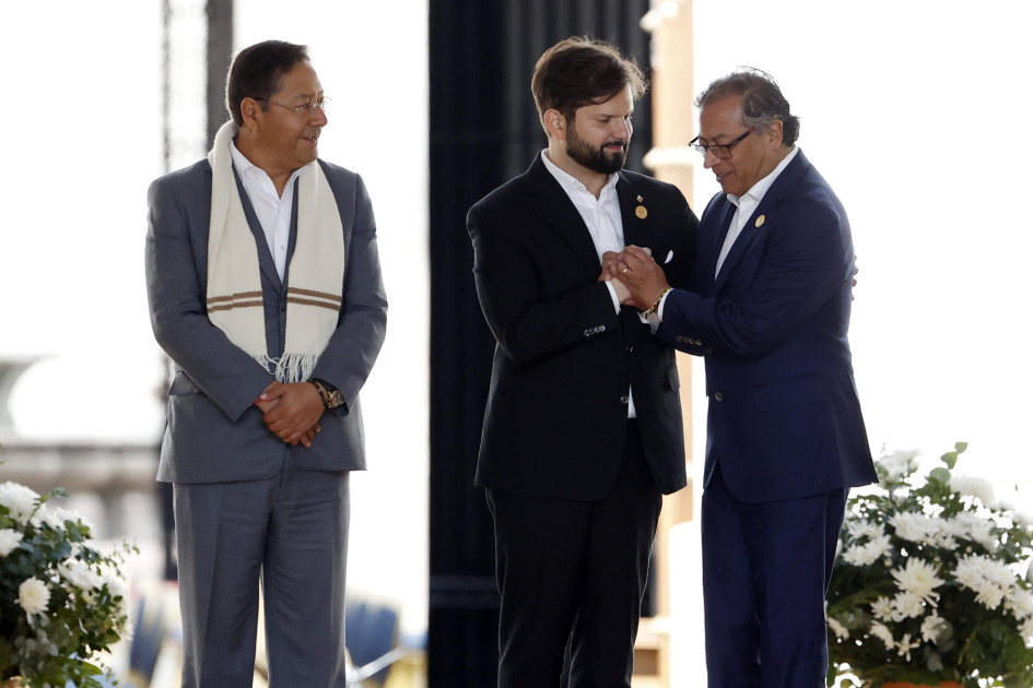 Los presidentes de Bolivia, Luis Arce; Chile, Gabriel Boric; y Colombia, Gustavo Petro, participaron ayer en el acto ciudadano en conmemoración de los 50 años del golpe de Estado contra el Gobierno democrático de Salvador Allende, en el Palacio de La Moneda en Santiago (Chile). Los presidentes de Bolivia, Luis Arce; Chile, Gabriel Boric; y Colombia, Gustavo Petro, participaron ayer en el acto ciudadano en conmemoración de los 50 años del golpe de Estado contra el Gobierno democrático de Salvador Allende, en el Palacio de La Moneda en Santiago (Chile).