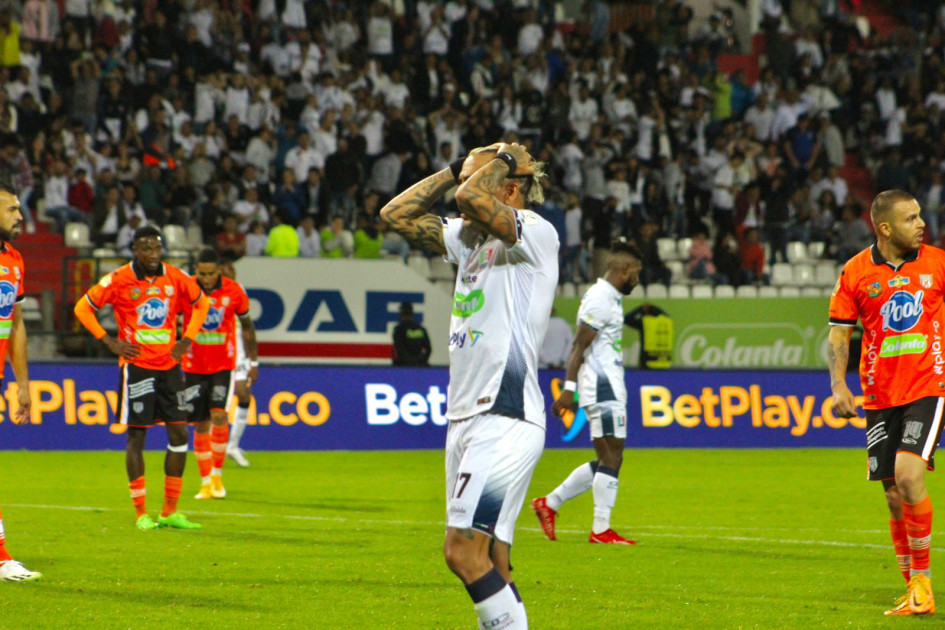 Dayro Moreno Dayro Moreno se lamenta ante el empate 0-0 ante Envigado