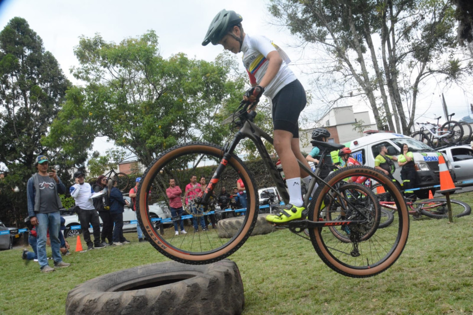 MTB Bosque Popular El Prado de Manizales Ciclomontañismo prueba de habilidades.