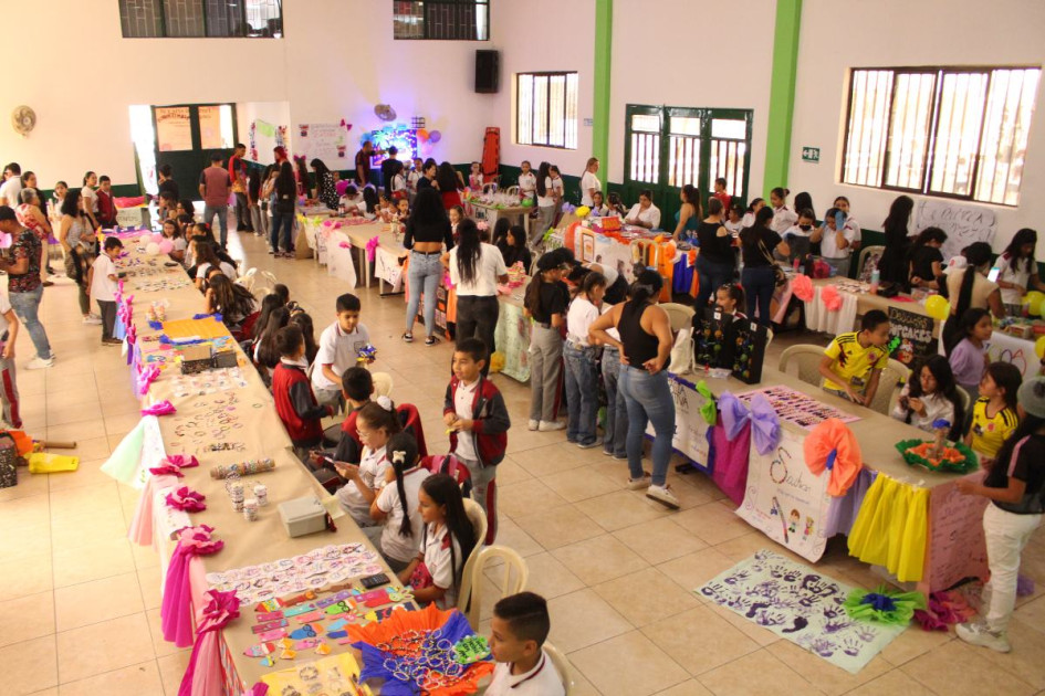 Feria de emprendimiento en el colegio Santa Luisa de Marillac, de Villamaría. Feria de emprendimiento en el colegio Santa Luisa de Marillac, de Villamaría.