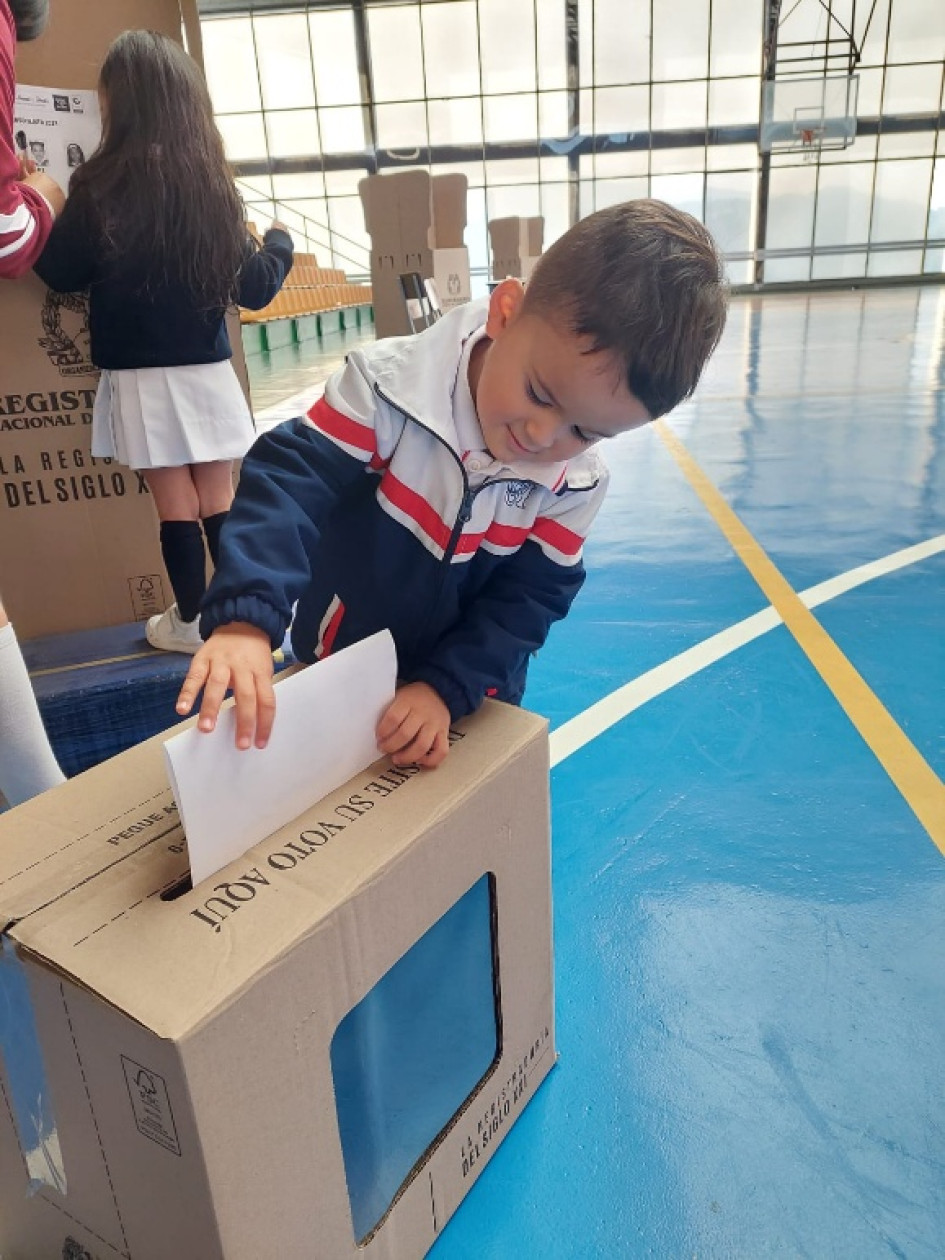 Elecciones colegio Santa Inés El 6 de marzo los estudiantes del Colegio Santa Inés eligieron a sus representantes.