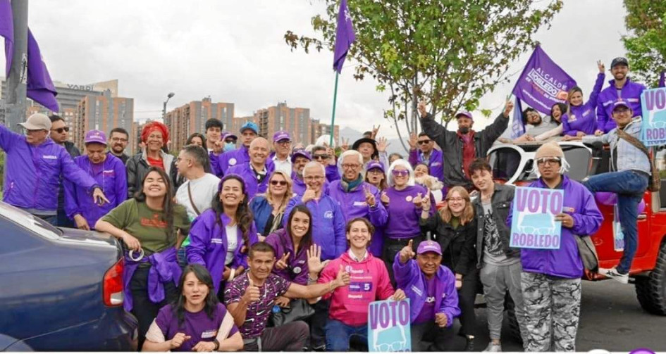 Foto | Tomada del IG @jorge_enrique_robledo | LA PATRIA El exsenador Jorge Robledo cerró su campaña con una caravana por la capital del país. Foto | Tomada del IG @jorge_enrique_robledo | LA PATRIA El exsenador Jorge Robledo cerró su campaña con una caravana por la capital del país.