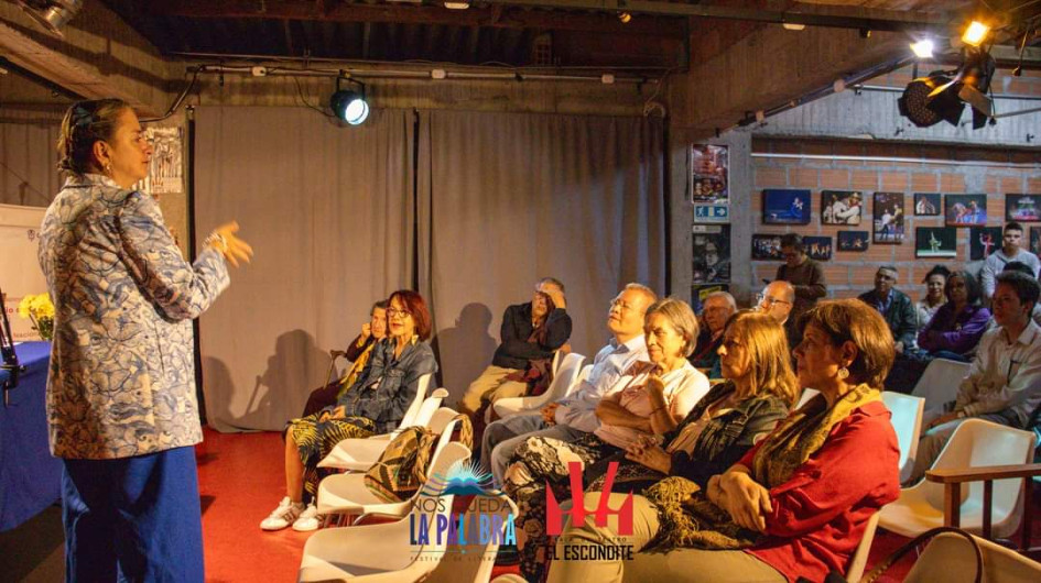 La lectura colectiva que se realizó en la Sala de Teatro El Escondite. La lectura colectiva que se realizó en la Sala de Teatro El Escondite.
