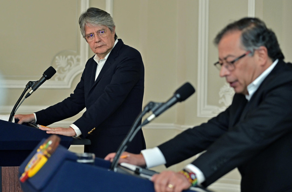 Fotografía cedida por la Presidencia de Colombia que muestra al presidente de Ecuador, Guillermo Lasso (i), y al de Colombia, Gustavo Petro (d), ayer, durante una rueda de prensa conjunta en la Casa de Nariño, en Bogotá. Fotografía cedida por la Presidencia de Colombia que muestra al presidente de Ecuador, Guillermo Lasso (i), y al de Colombia, Gustavo Petro (d), ayer, durante una rueda de prensa conjunta en la Casa de Nariño, en Bogotá