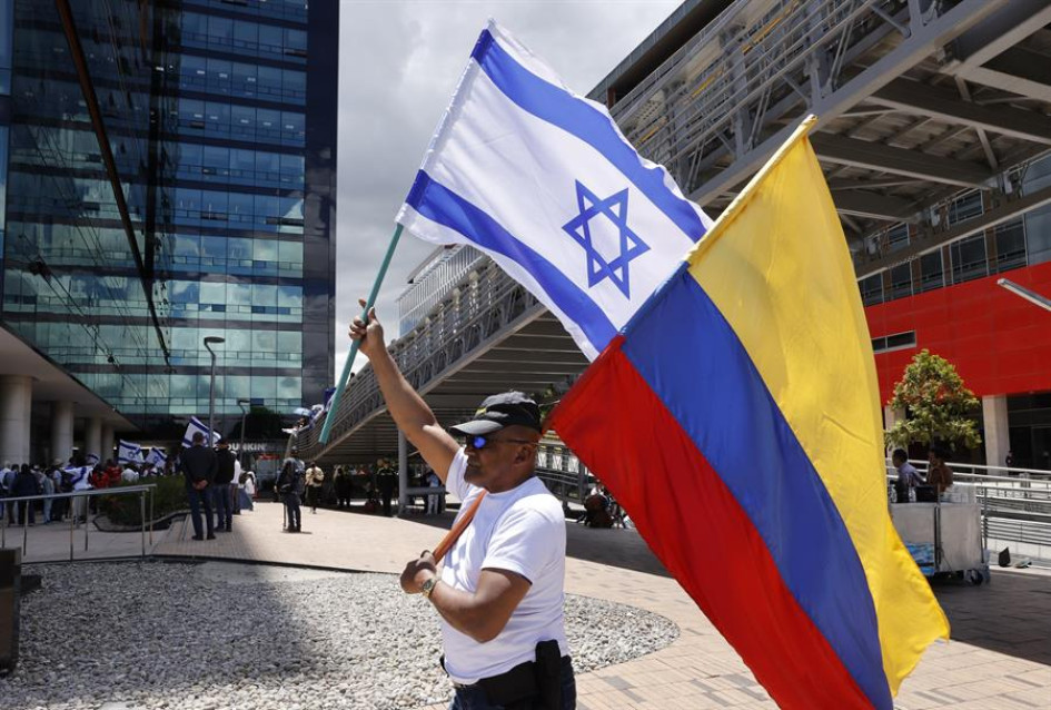 Personas se manifestaron ayer en apoyo a Israel, frente a la Embajada de dicho país en Bogotá (Colombia). Personas se manifestaron ayer en apoyo a Israel, frente a la Embajada de dicho país en Bogotá (Colombia).