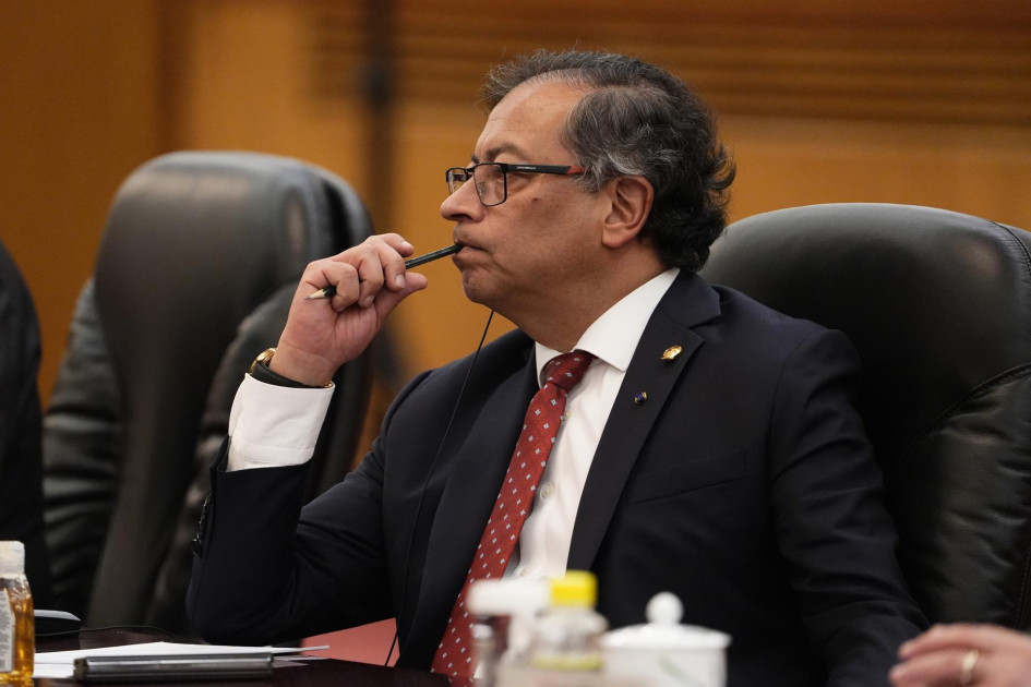 El presidente de Colombia, Gustavo Petro, se refirió a las alertas de seguridad sobre las elecciones del domingo, desde Hawái, donde hizo una escala tras su visita de Estado a China. El presidente de Colombia, Gustavo Petro, se refirió a las alertas de seguridad sobre las elecciones del domingo, desde Hawái, donde hizo una escala tras su visita de Estado a China.