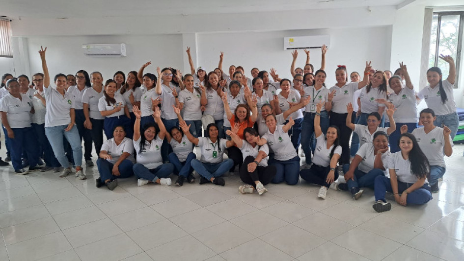 En la imagen aparecen agentes educativos, psicosociales y coordinadores de CDI de Riosucio vinculados a la estrategia. Trabajan con la primera infancia (hasta los cinco años). Salud