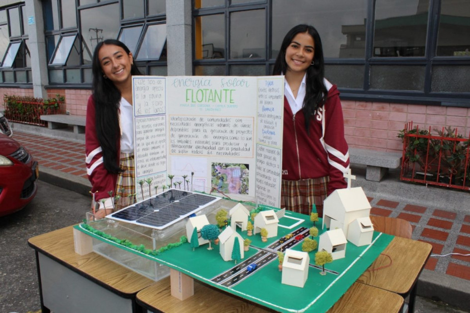Con ingenio y rigurosidad las estudiantes del Santa Inés presentaron sus proyectos. Con ingenio y rigurosidad las estudiantes del Santa Inés presentaron sus proyectos.