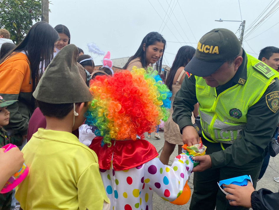 La Policía Nacional en Caldas tiene listo un dispositivo de más de 1.100 uniformados para garantizar la seguridad de los menores este 31 de octubre La Policía Nacional en Caldas tiene listo un dispositivo de más de 1.100 uniformados para garantizar la seguridad de los menores este 31 de octubre