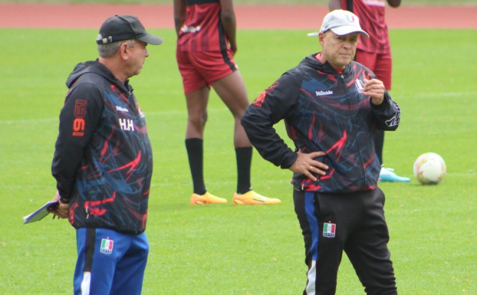 Hernán Darío Herrar y Pedro Sarmiento, técnicos del Once Caldas. Once Caldas