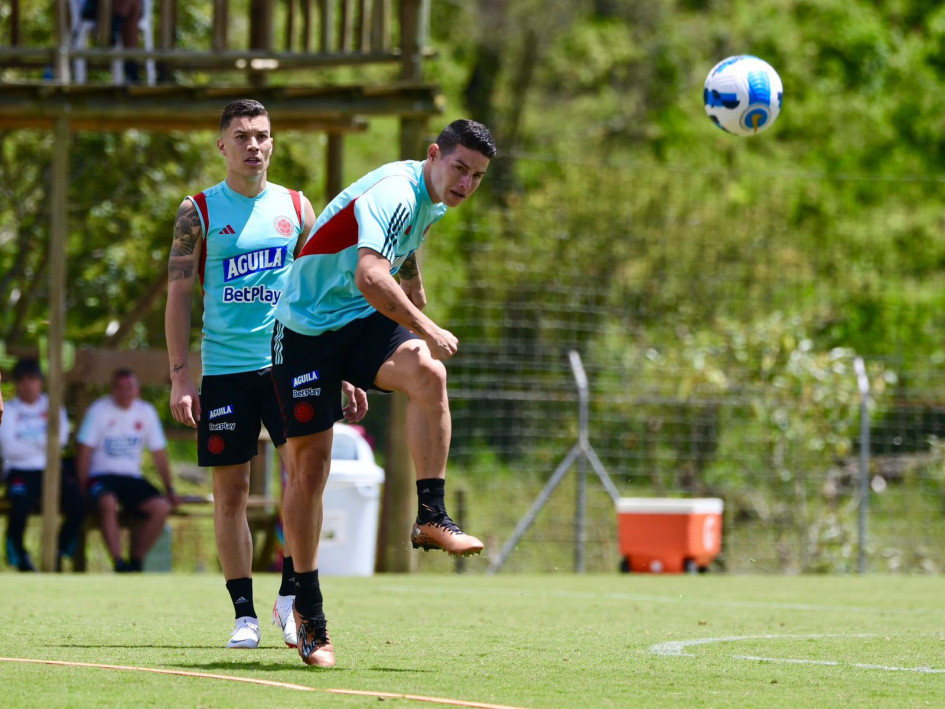 James Rodríguez y Mateus Uribe, titulares hoy con Colombia ante Ecuador por la cuarta jornada de la Eliminatoria al Mundial. James Rodríguez y Mateus Uribe, titulares hoy con Colombia ante Ecuador por la cuarta jornada de la Eliminatoria al Mundial.