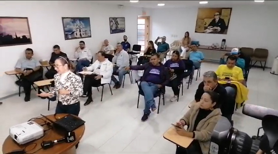 El pasado viernes, en las instalaciones de LA PATRIA, se pusieron en conocimiento las reglas y dinámicas del Gran Debate, en presencia de los candidatos y delegados de las campañas políticas. El pasado viernes, en las instalaciones de LA PATRIA, se pusieron en conocimiento las reglas y dinámicas del Gran Debate, en presencia de los candidatos y delegados de las campañas políticas.