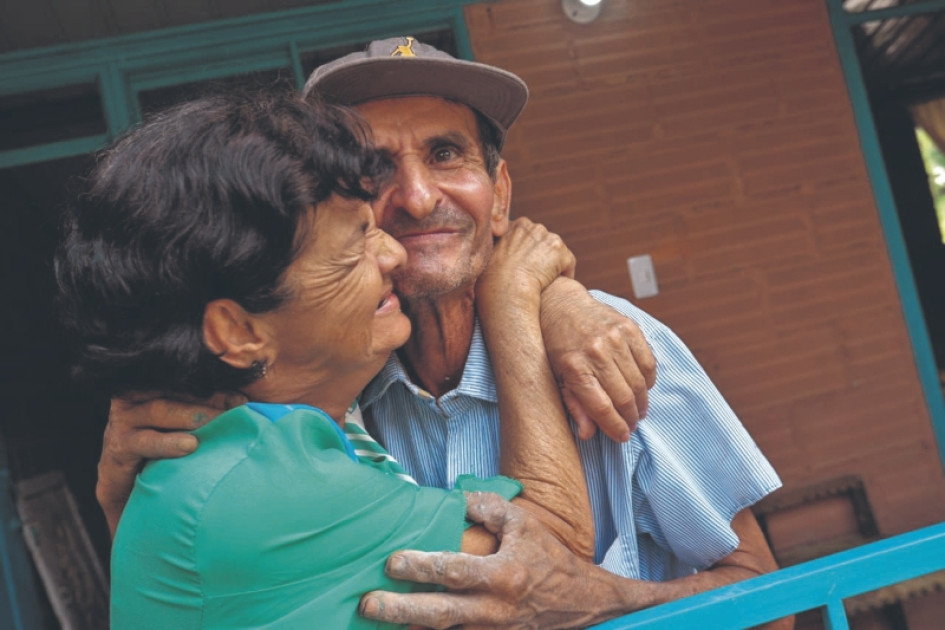 María Rosalba Osorio Escobar y Luis Fernando, pareja de adultos mayores de la vereda Alta Mira (Chinchiná). María Rosalba Osorio Escobar y Luis Fernando