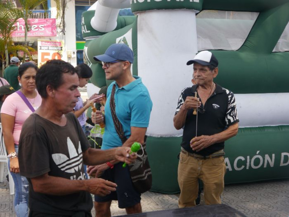 Los recolectores de Chinchiná se entretuvieron con la Primera Feria de la Cosecha Cafetera en Caldas, del Comité de Cafeteros de Caldas. Hubo juegos, rifas y actividades culturales y musicales. Fue el sábado todo el día en el Parque de Bolívar, de ese municipio. Los recolectores de Chinchiná se entretuvieron con la Primera Feria de la Cosecha Cafetera en Caldas, del Comité de Cafeteros de Caldas. Hubo juegos, rifas y actividades culturales y musicales. Fue el sábado todo el día en el Parque de Bolívar, de ese municipio.