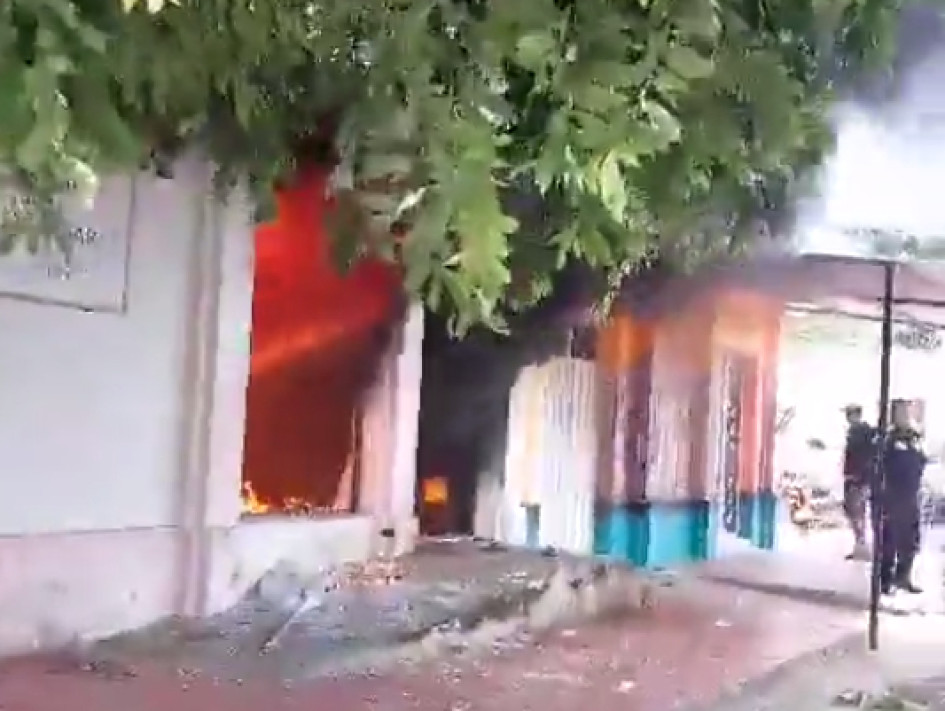 Esta es la sede de la Registraduría en Gamarra (Cesar) que fue incendiada por manifestantes. Registraduría en Gamarra, en el departamento de Cesar