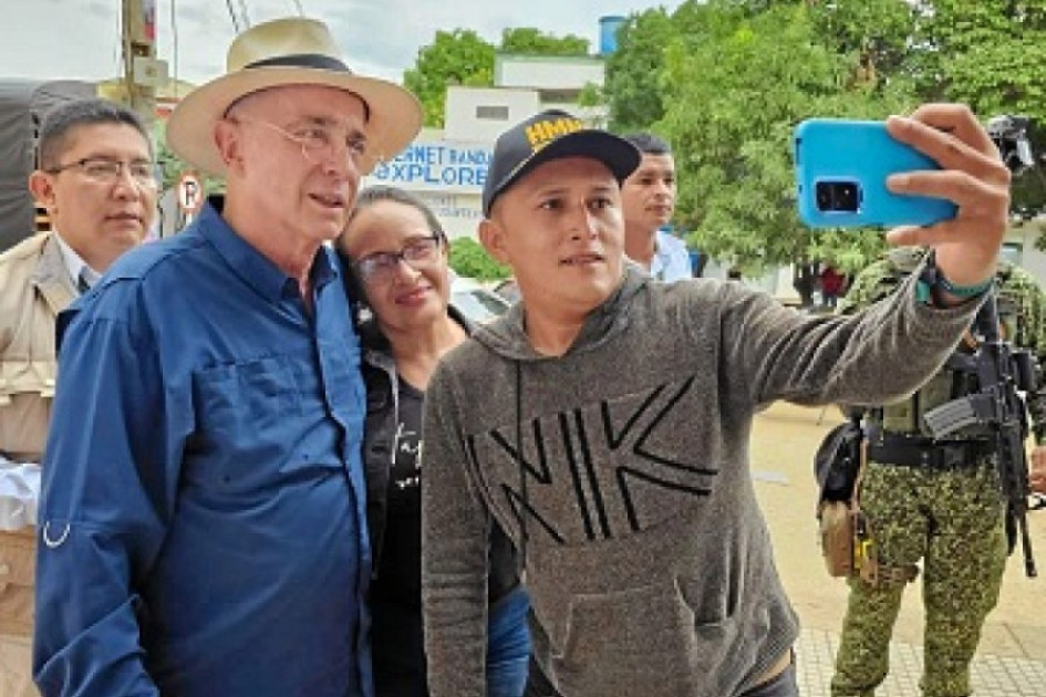 Álvaro Uribe sigue en su correría polític Álvaro Uribe sigue en su correría polític