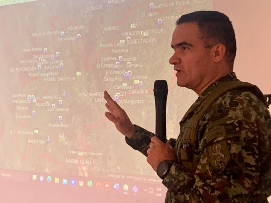 El comandante del Batallón Ayacucho, teniente coronel Juan Gabriel Rojas González, expuso los avances del trabajo del Ejército con la Policía y las autoridades civiles en Caldas y Antioquia. El comandante del Batallón Ayacucho, teniente coronel Juan Gabriel Rojas González, expuso los avances del trabajo del Ejército con la Policía y las autoridades civiles en Caldas y Antioquia.
