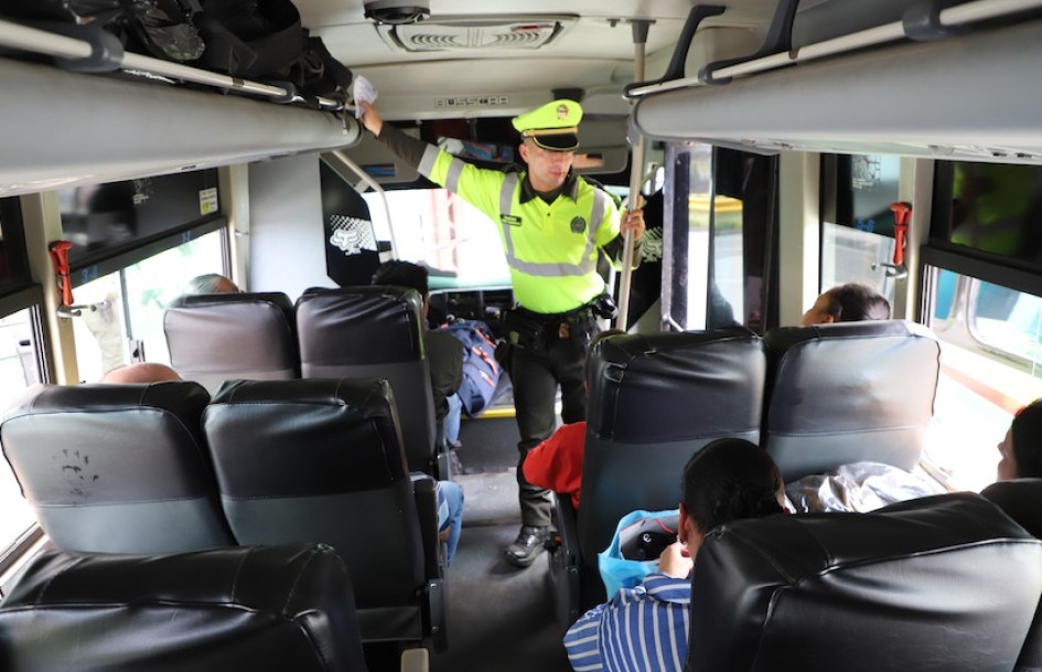 En la Terminal de Transportes de Manizales estuvieron uniformados de la Policía de Tránsito y Transporte. Dicen que "estarán 24/7 en las vías del territorio caldense". Policía de Tránsito y Transporte de Caldas