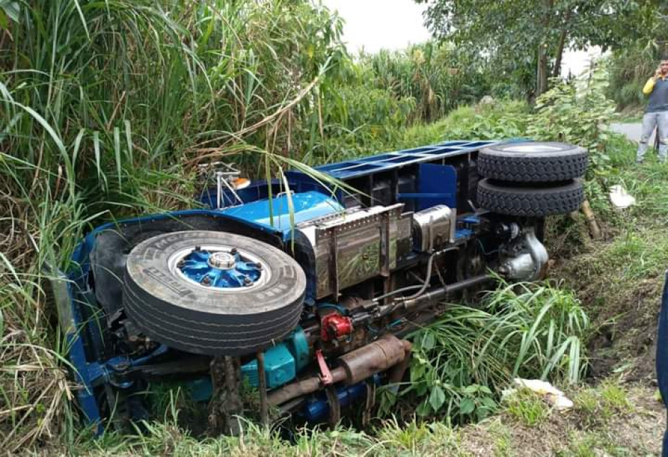Esta es la volqueta accidentada en vías de Anserma (Caldas) Esta es la volqueta accidentada en vías de Anserma (Caldas)