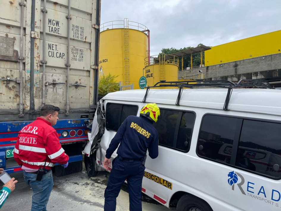 El accidente fue atendido por el GER y el Cuerpo Oficial de Bomberos, en el sector entre la cancha del barrio y las bodegas de Homecenter. El accidente fue atendido por el GER y el Cuerpo Oficial de Bomberos, en el sector entre la cancha del barrio y las bodegas de Homecenter.